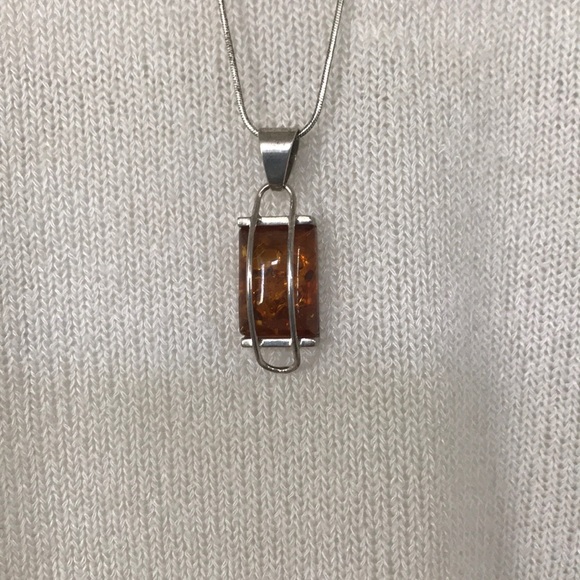 1.5'' Genuine Amber Pendant - Picture 3 of 3